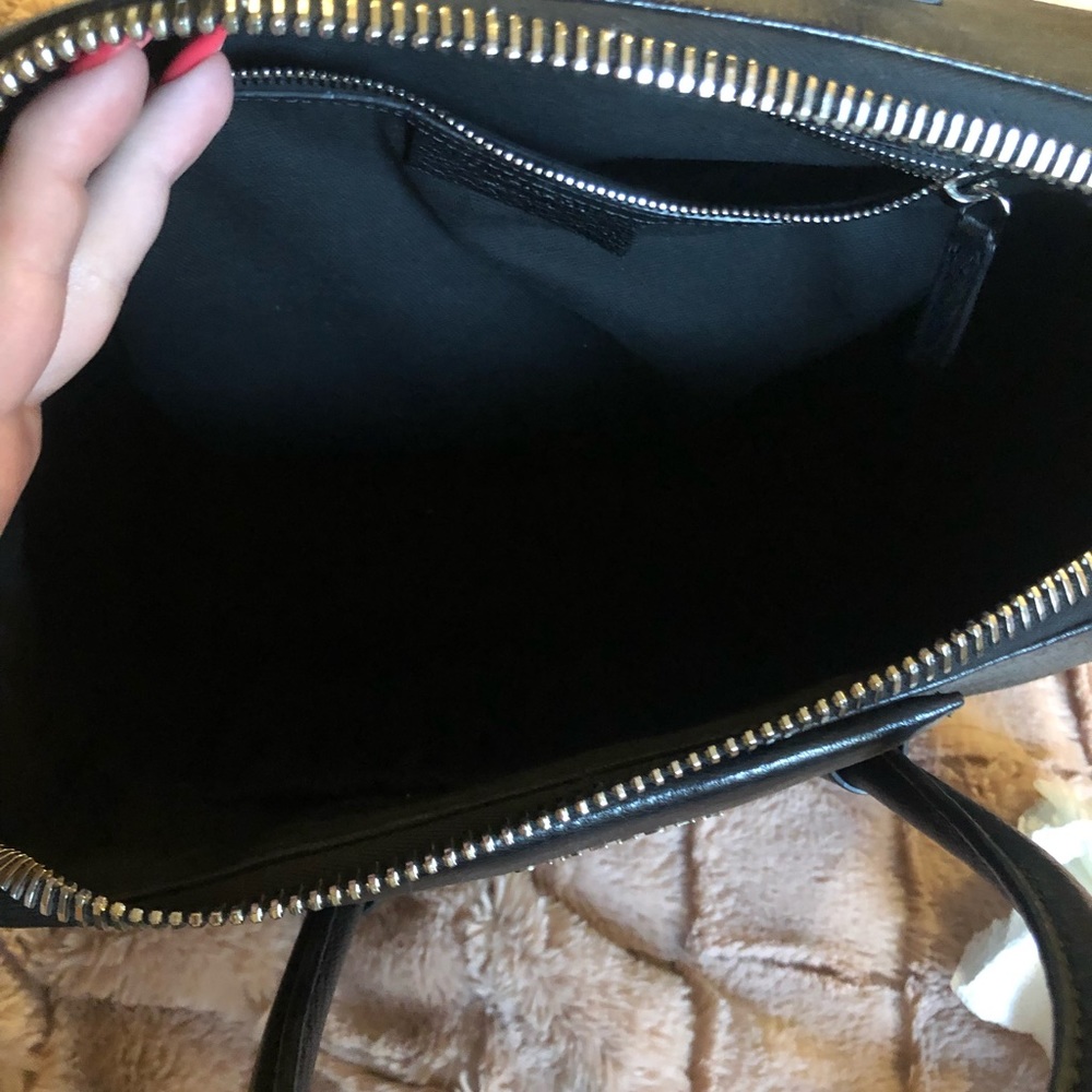 Medium Antigona' Sugar Leather Satchel
GIVENCHY - Picture 7 of 8